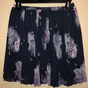 UO Size S Navy/Purple Floral Pleated Miniskirt